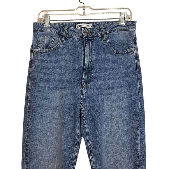 Zara medium wash raw hem jeans. Size 8 - Picture 2 of 9